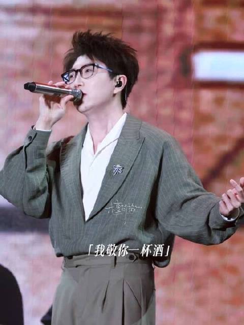 一首点燃事业新火苗的歌，演绎得气场全开、魅力爆棚！