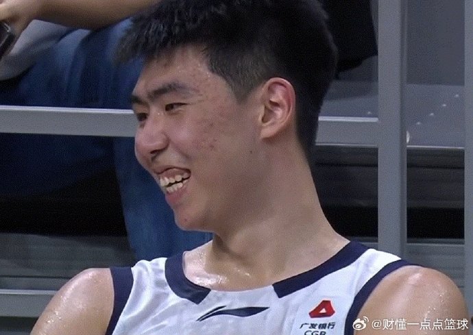 主教练杜锋在系列赛中如何通过战术调整帮助球队完成逆转？