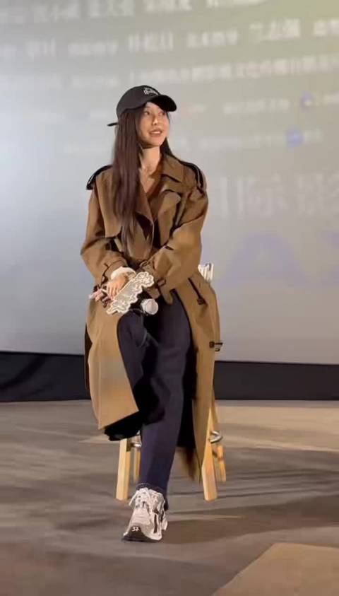 张天爱为演盲女学按摩手法，拍戏时将韩庚按睡着