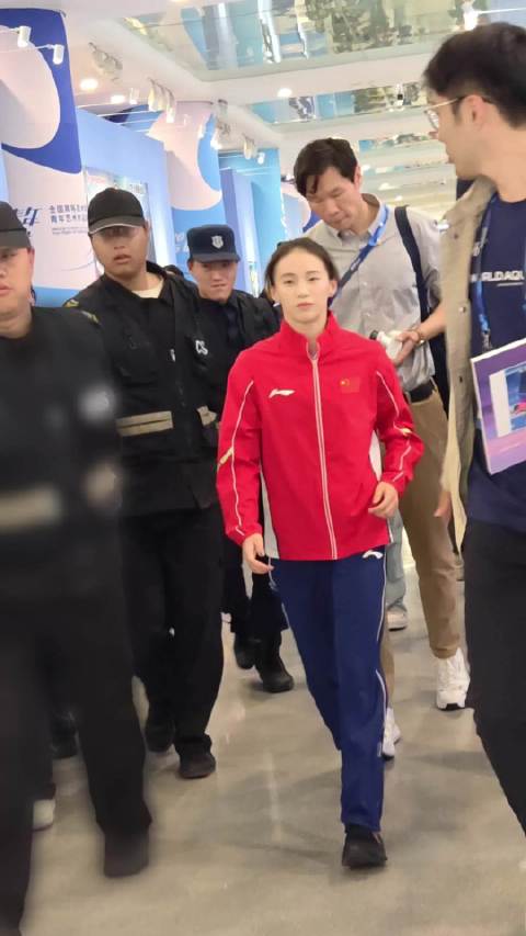 小乐：嗯？陈芋汐
