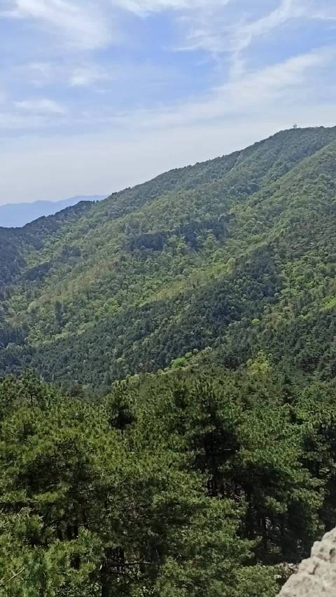 “一脚跨两省 两眼望江淮” 一山分江淮，一眼尽山河 天堂寨也是来过了