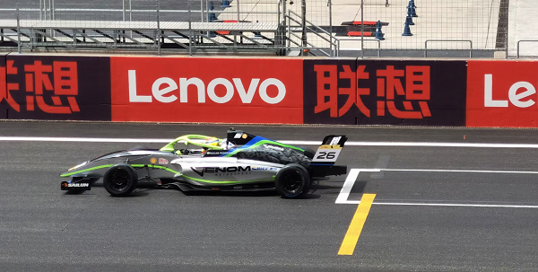 周冠宇闪耀F1赛场,逗万品牌以创新之笔诠释赛车文化
