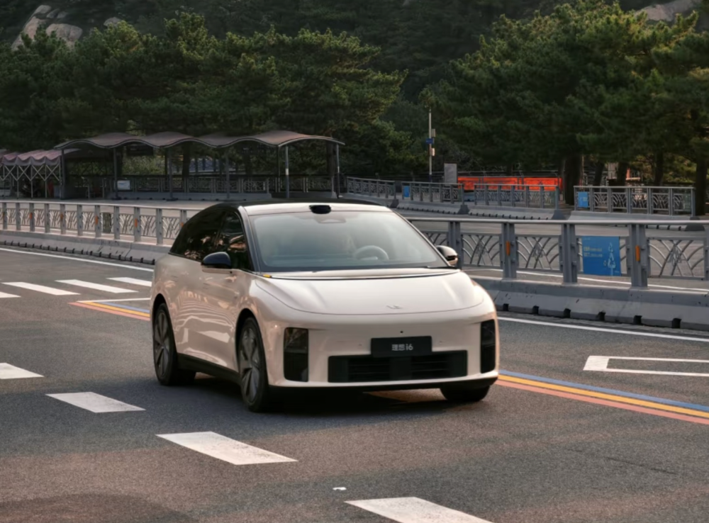 理想i6路测图曝光:套娃i8,尾部可选装自行车拖挂_新闻