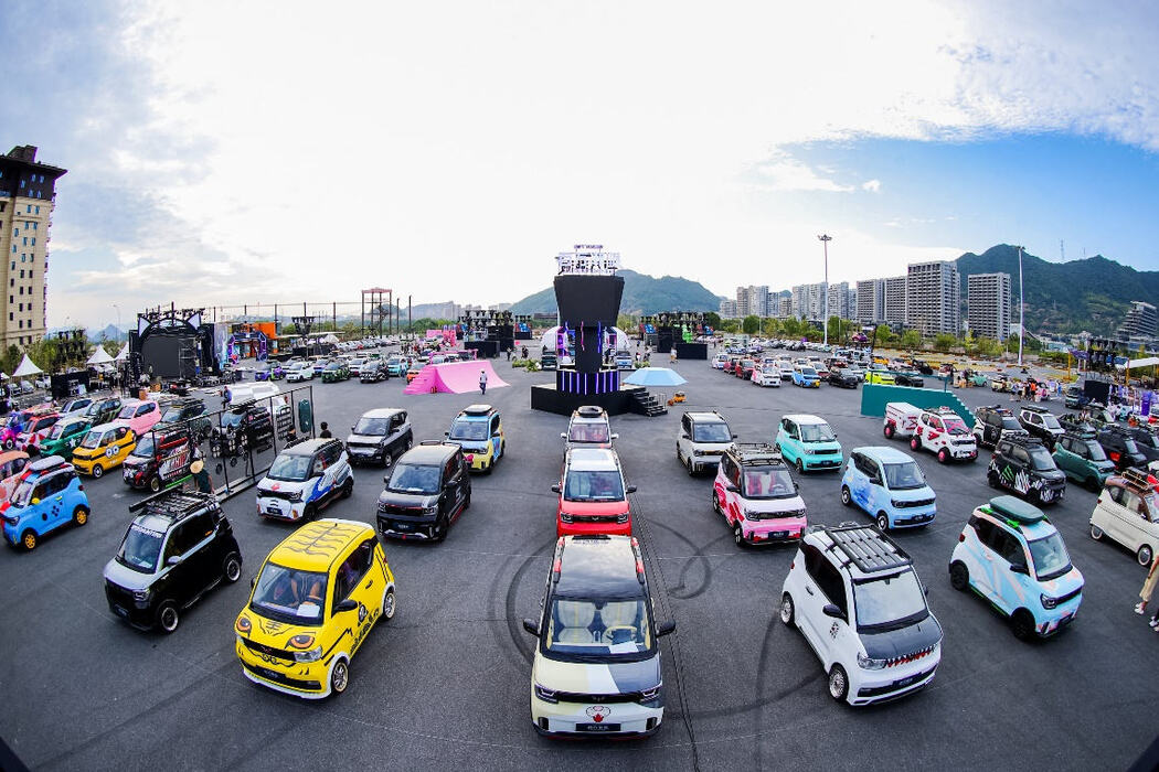 五菱宏光　MINIEV　敞篷版9.99万元上市,新色、快充双重助力_中华网汽车
