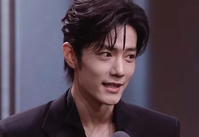 肖战、马丽分别凭借电影《得闲谨制》与《水饺皇后》，获评最受大学生欢迎年度男女演员，央视、新华社等发文祝贺