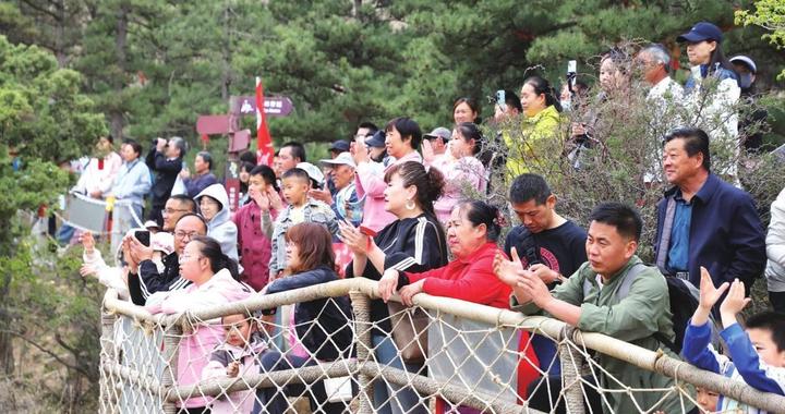 贺兰山自然风光邂逅国风演绎 飞雪伴诗行 奇景醉游人
