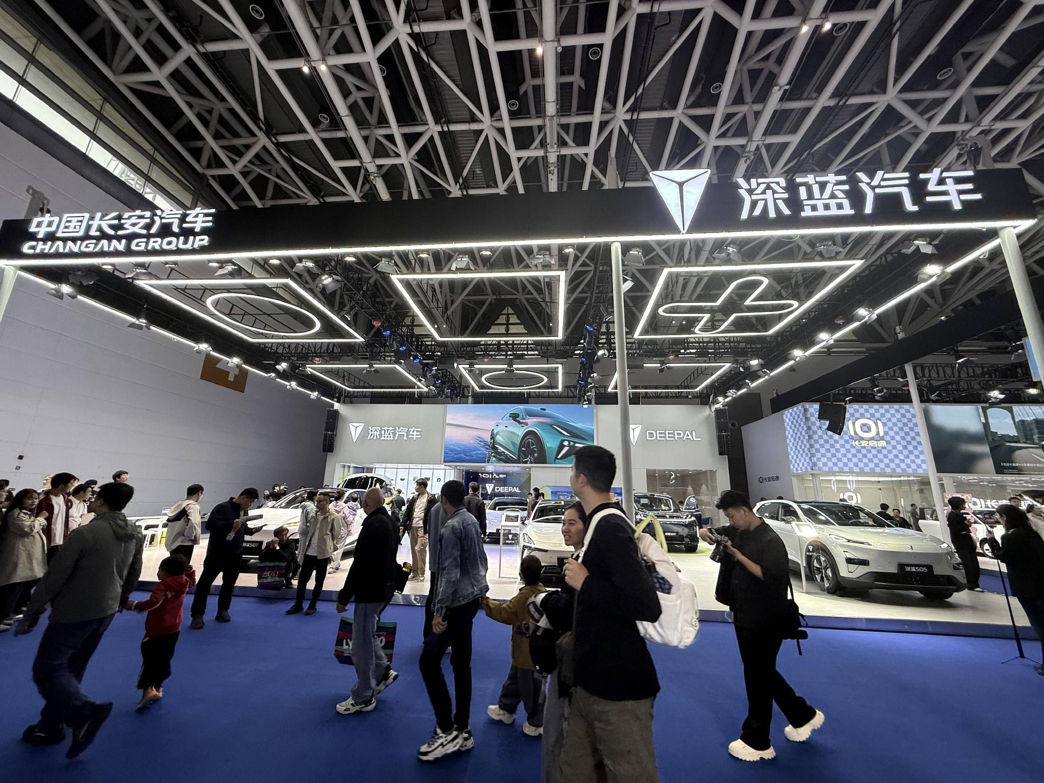深蓝汽车携全系6款车型登陆西安五一车展,硬核实力引爆购车热潮