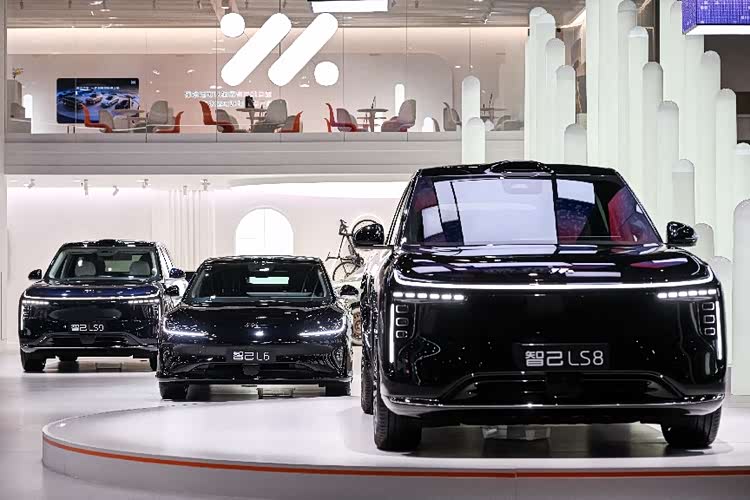 销量四连冠领跑行业，上汽集团前四月销量突破130万辆|乘用车|新势力|上汽大通|新能源车型|上汽通用五菱_订阅