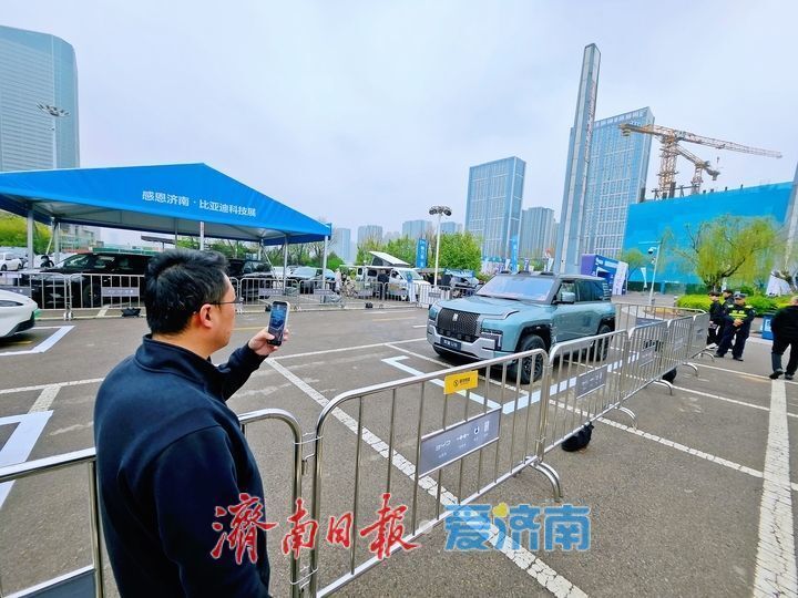 智能泊车成车展焦点 科技破解泊车难题