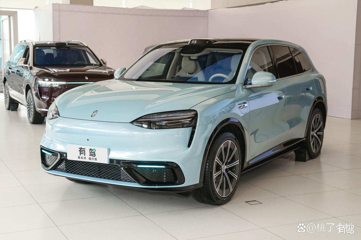 问界M6展车到店预售价26.98万起,这个价位有竞争力吗