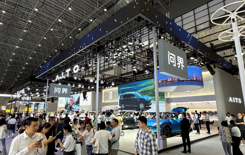 新锐智慧SUV-问界M6首次亮相2026海南国际车展
