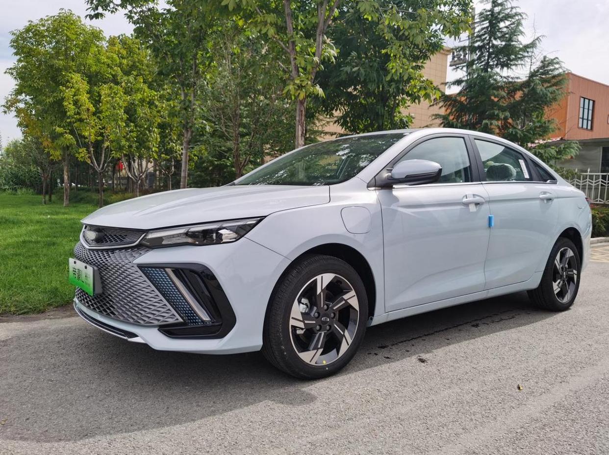 帝豪L雷神Hi·P插混轿车,3挡变速箱,综合扭矩610Nm