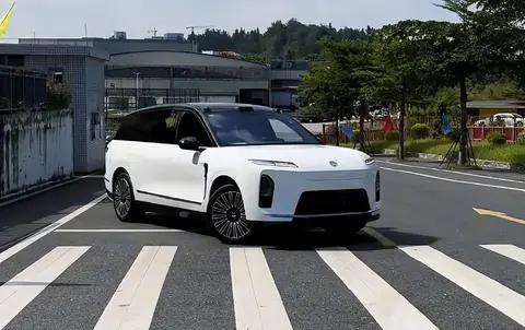 ES8智驾大升级：像老司机一样开车，开了几天越用越踏实