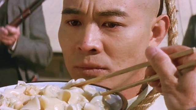 男人在吃断头饭时，竟突然发现里面藏着一把小刀