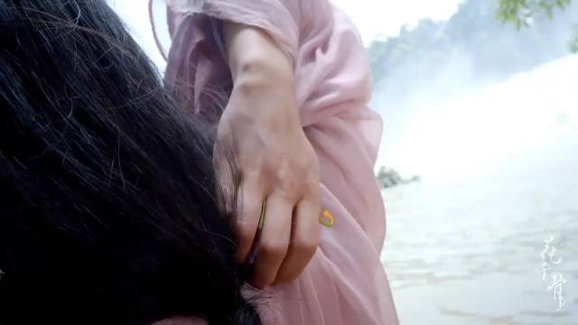 漫天欺负小骨，拿起剪刺伤了糖宝，下秒糖宝变成人了