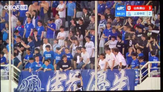 汪海健打进一粒世界波，可惜谢鹏飞手球在先