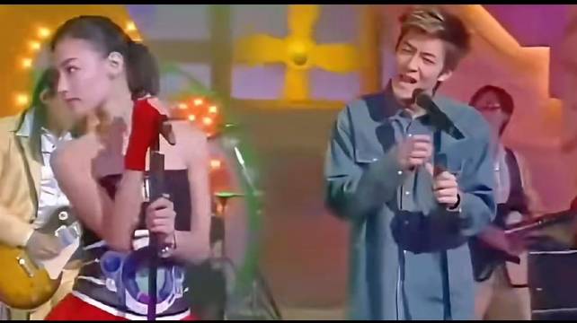 张柏芝陈冠希情歌对唱《咪当我老衬》