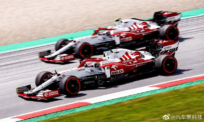 五星红旗首上F1领奖台，周冠宇首秀夺分背后的十年孤勇
