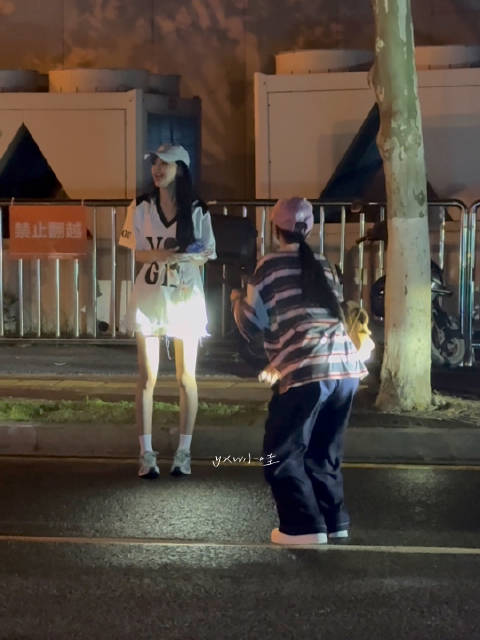 谁能告诉我这个孙怡突然学小狗叫是什么意思