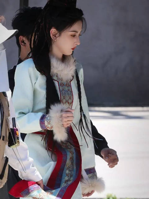 宋祖儿《司宫令》异国侍女造型路透