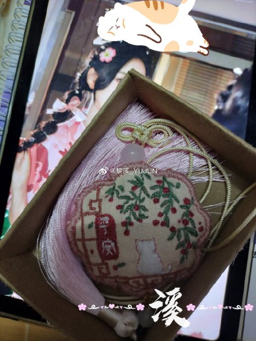 除了蒜苔花，邓寓君对粉丝还有哪些暖心的回应或互动？