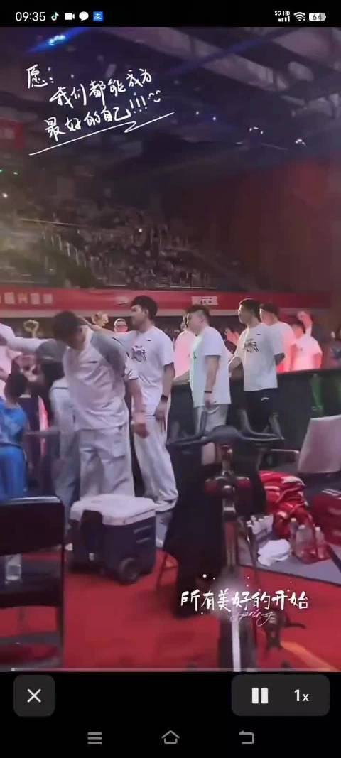 郭艾伦工作室更新视频，粉丝远道而来原地等待表达支持