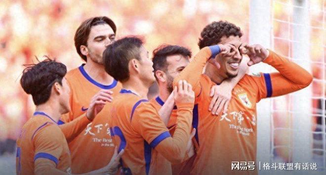 泰山2-0领先申花，中超焦点战射门占优，申花恐两连败