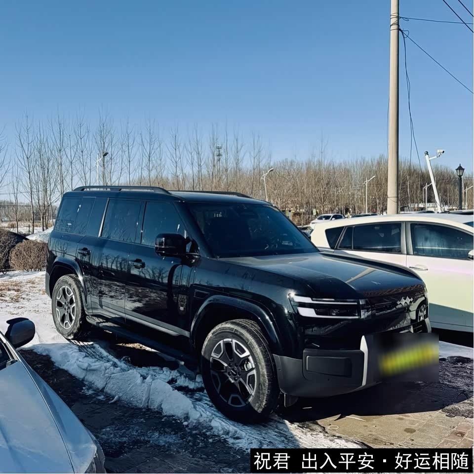 谁说纯电硬派SUV不能顾家?我的“黑武士”方程豹钛7,是移动卧室也是雪地撒欢利器