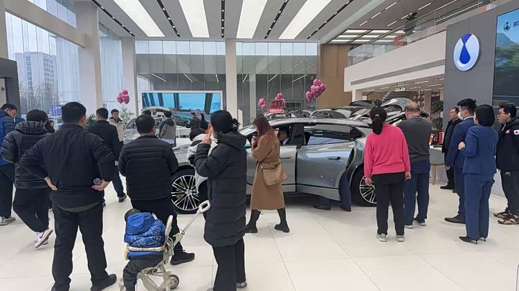 26.98万起购全新腾势Z9GT,入门即享旗舰豪华配置