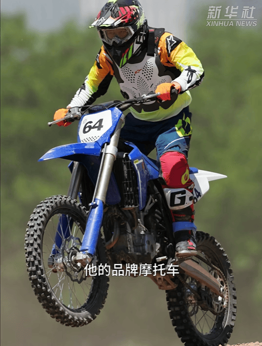 张雪携儿子一同参加国内越野赛张雪车队最新越野车型MX250亮相
