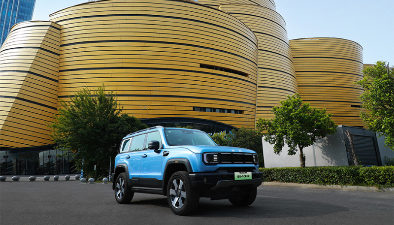 BJ40增程连续三个月登顶新能源越野销冠 - 新华网客户端