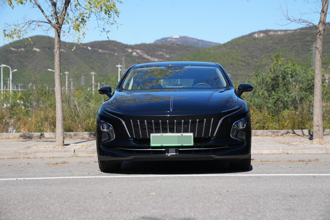 15万越级豪华纯电动轿车首选 — 红旗E-QM5 | BitAuto Australia