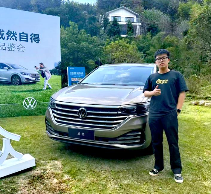 试驾官|评测24款大众威然:它的优缺点与国产MPV截然相反