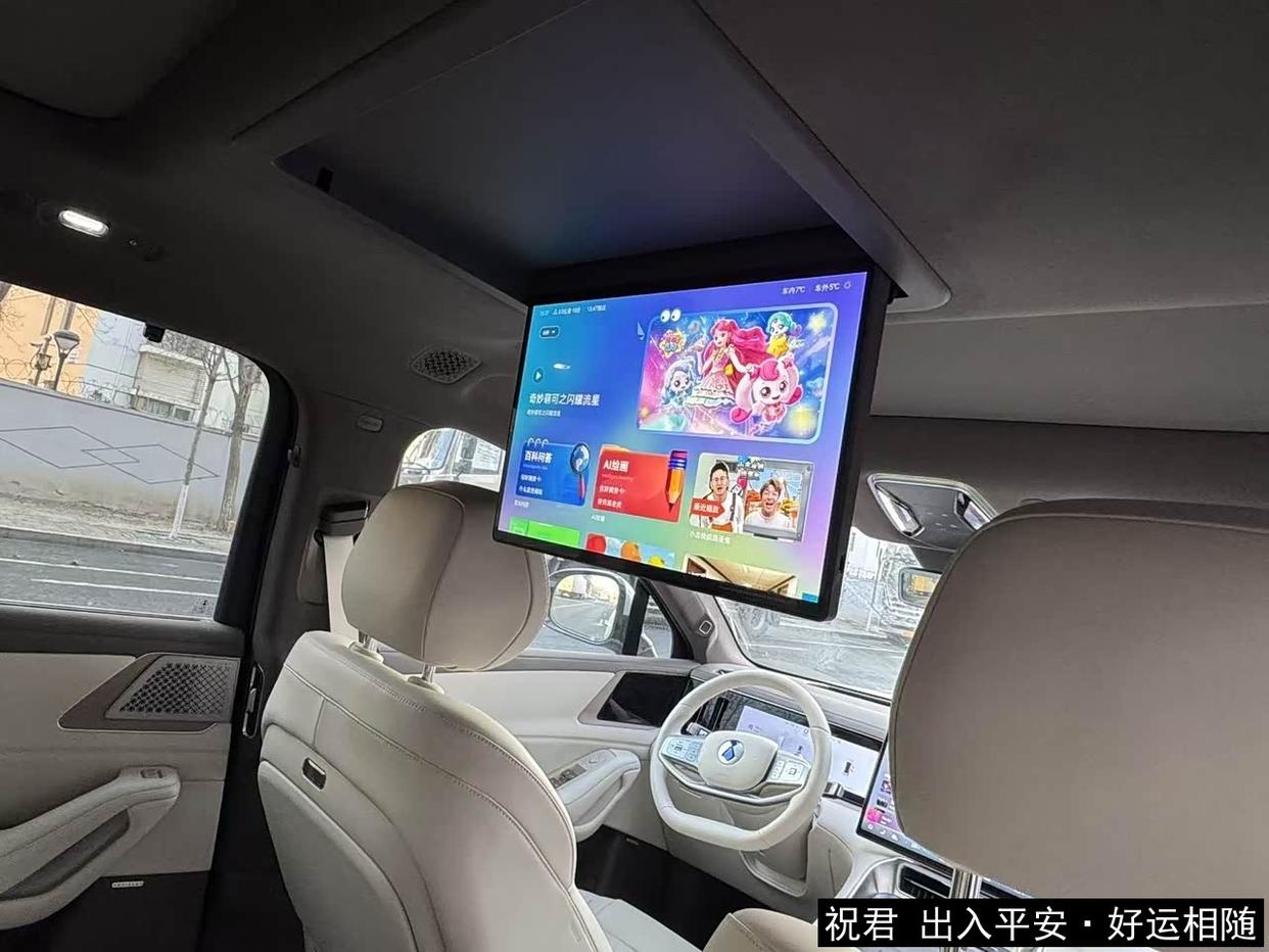 32万入手腾势N8L,六口之家用车报告:大车开成小车,爽点与槽点都很真实