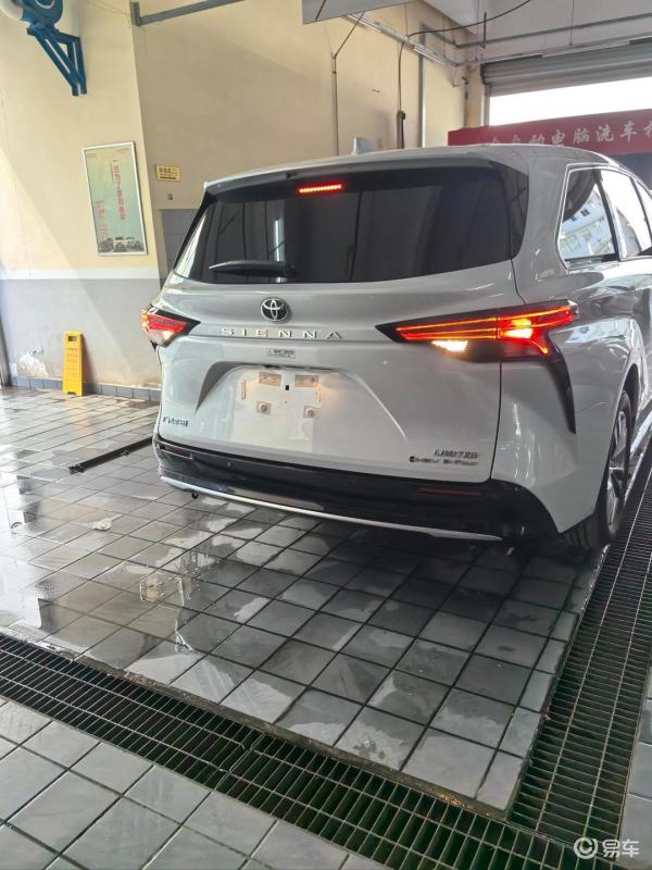 2027款丰田赛那焕新登场，化身“赛博机甲”，这还是你熟悉的家用神车吗?