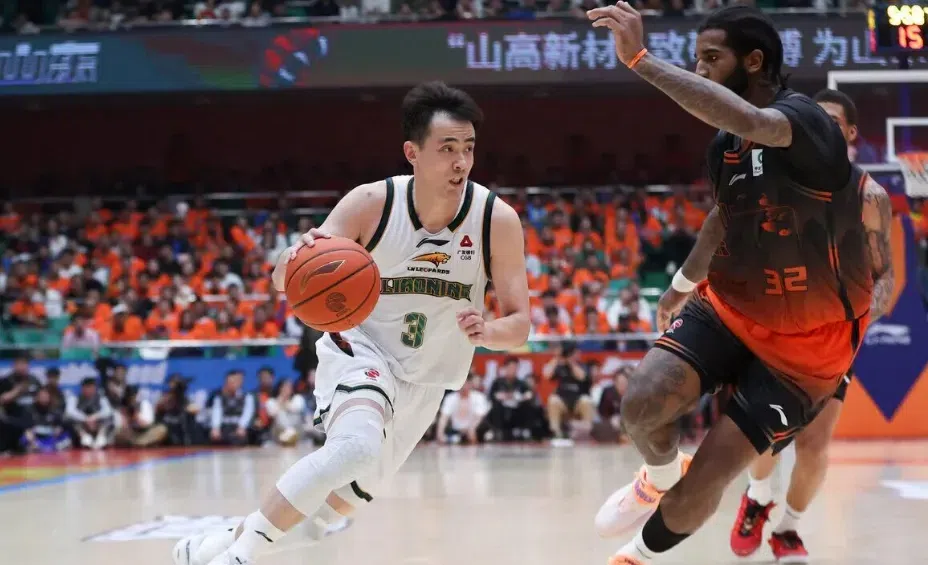 辽篮黄金一代只剩赵继伟一人 他会坚守到退役吗？