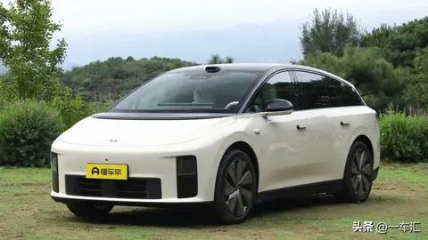 理想 i6:“年轻化打法”到产品自洽，有诚意和野心的纯电五座SUV