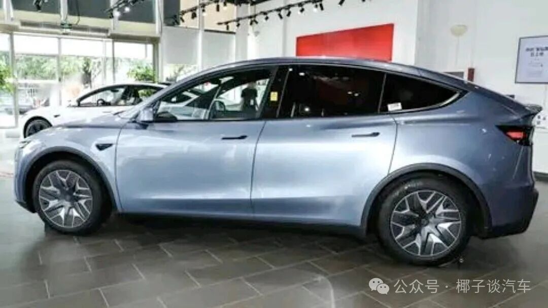 海外谍照曝光!特斯拉Model Y L伪装车正式路测