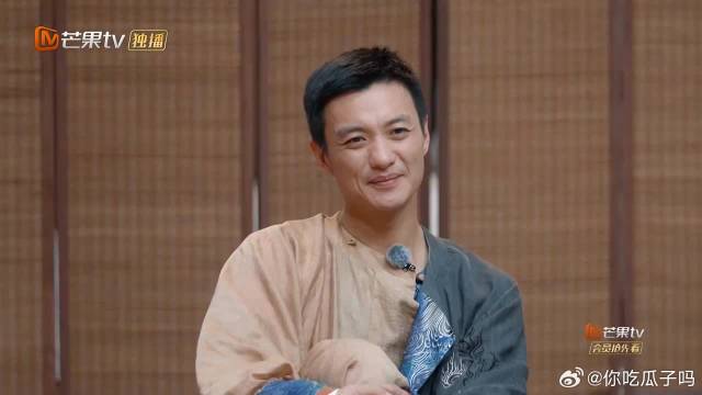 介绍人让选择题材，耿直男周一围，两个都不赞成