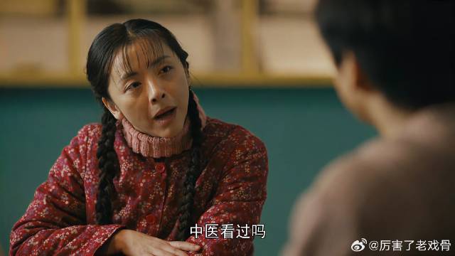 春燕好心帮吴倩 下秒春燕一句话，全桌人瞬间拍手较好