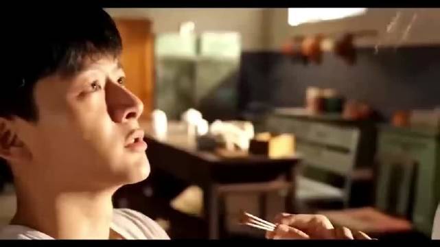 张晚意点评年下角色魅力，拒称姐姐展现成熟担当