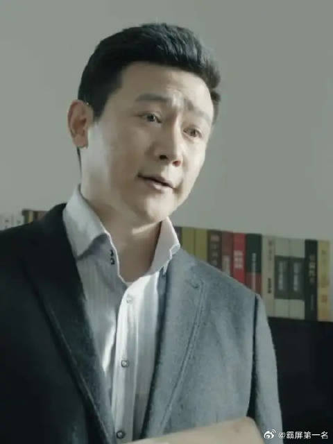 下属们没有是个善茬啊