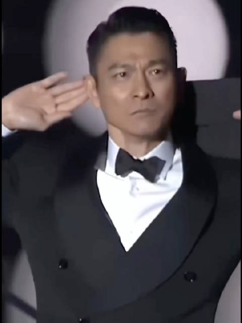 64岁刘德华 帅气亮相红地毯