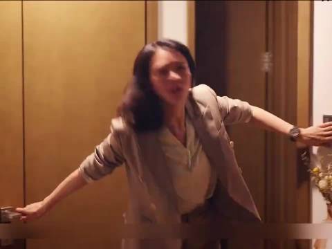 女生自导自演的校园霸凌，而做的这一切只是为了家庭！