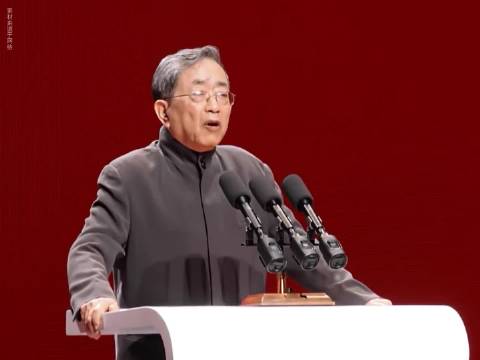 余秋雨列举于和伟等上戏明星校友回应辞职质疑