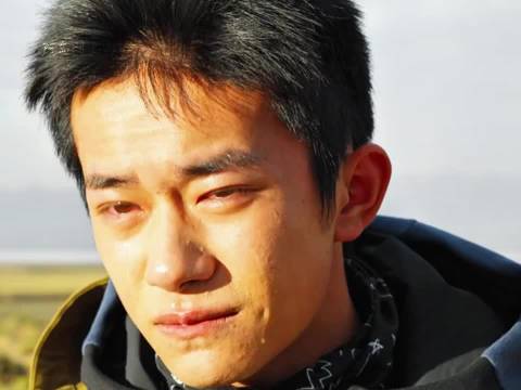 电影送你一朵小红花诠释生命坚韧与温暖