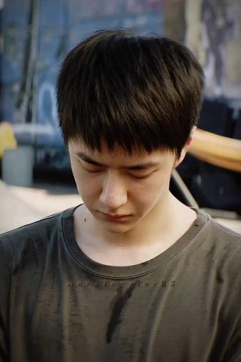 王一博饰演陈烁眼神诠释角色点燃夏天