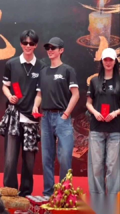 陈哲远新剧踮脚对戏189cm邓凯，男演员身高内卷引热议