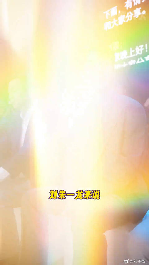 朱一龙简洁西装现身上海出席别克L7上市活动
