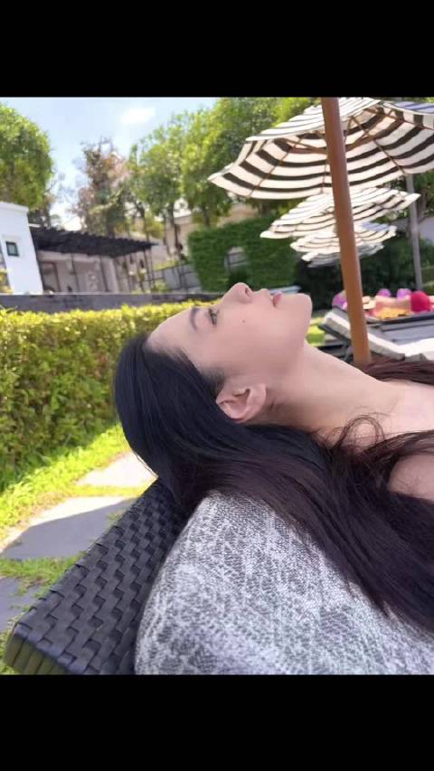 钟欣潼素颜出镜被赞神颜